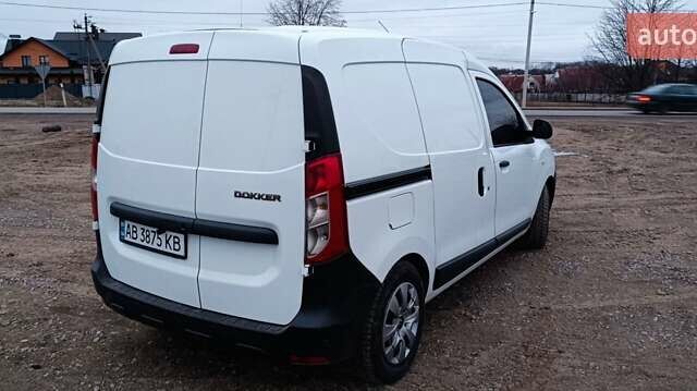 Белый Рено Dokker, объемом двигателя 1.5 л и пробегом 198 тыс. км за 9000 $, фото 5 на Automoto.ua