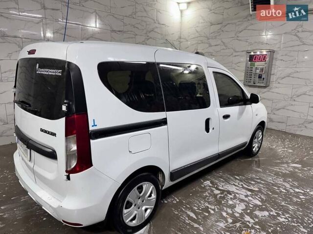 Белый Рено Dokker, объемом двигателя 1.46 л и пробегом 202 тыс. км за 10200 $, фото 5 на Automoto.ua