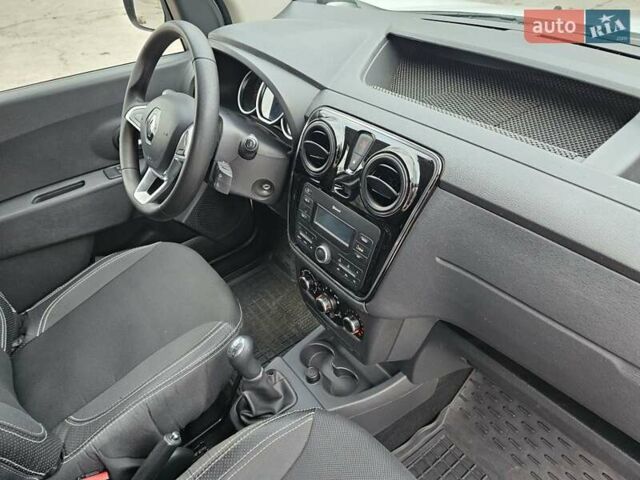 Белый Рено Dokker, объемом двигателя 1.5 л и пробегом 79 тыс. км за 11500 $, фото 18 на Automoto.ua