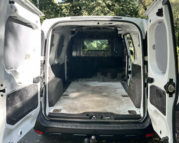 Белый Рено Dokker, объемом двигателя 1.5 л и пробегом 136 тыс. км за 8500 $, фото 5 на Automoto.ua
