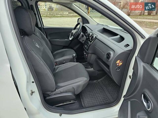Белый Рено Dokker, объемом двигателя 1.5 л и пробегом 79 тыс. км за 11500 $, фото 15 на Automoto.ua