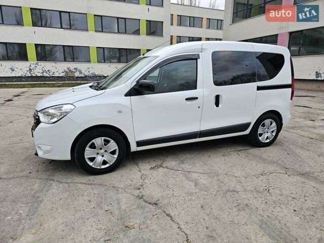 Белый Рено Dokker, объемом двигателя 1.5 л и пробегом 79 тыс. км за 11500 $, фото 3 на Automoto.ua