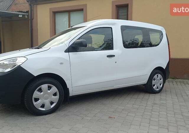 Белый Рено Dokker, объемом двигателя 1.6 л и пробегом 93 тыс. км за 9700 $, фото 4 на Automoto.ua