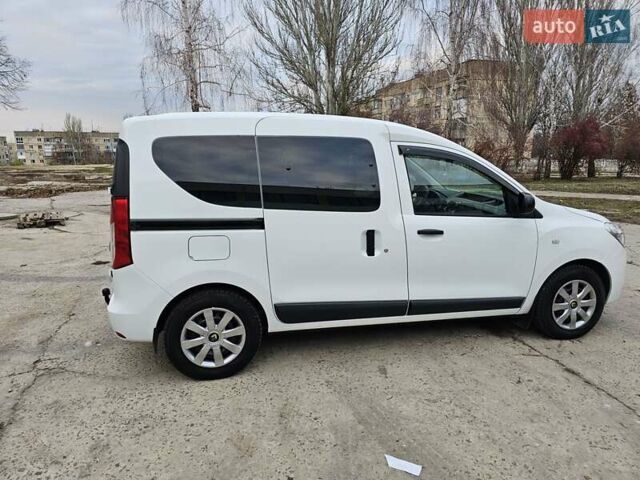 Белый Рено Dokker, объемом двигателя 1.5 л и пробегом 79 тыс. км за 11500 $, фото 9 на Automoto.ua