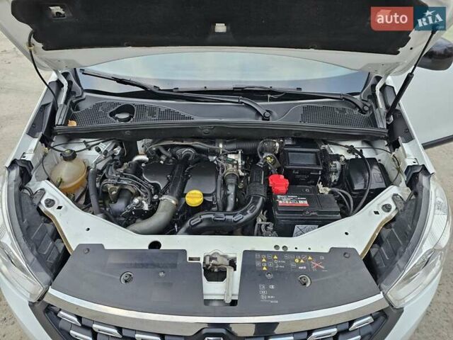 Белый Рено Dokker, объемом двигателя 1.5 л и пробегом 79 тыс. км за 11500 $, фото 29 на Automoto.ua