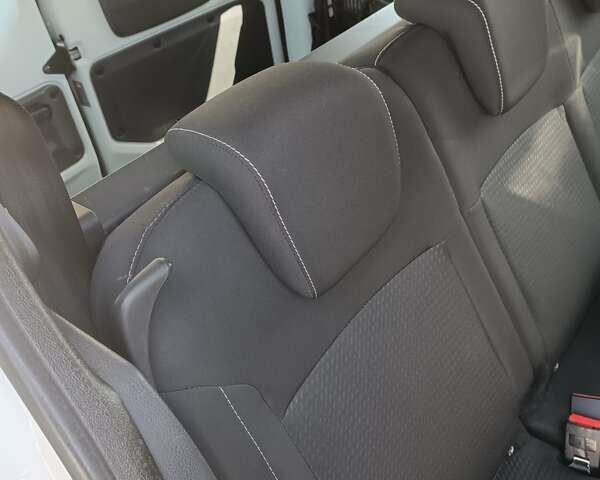 Белый Рено Dokker, объемом двигателя 1.46 л и пробегом 119 тыс. км за 9700 $, фото 6 на Automoto.ua