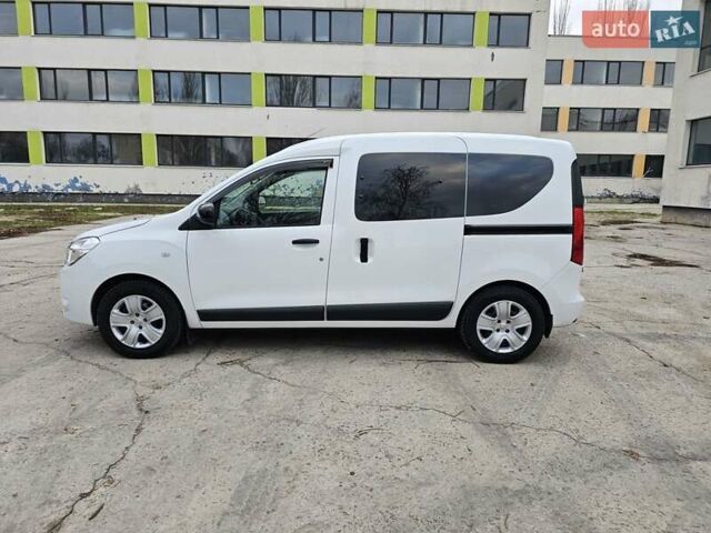 Белый Рено Dokker, объемом двигателя 1.5 л и пробегом 79 тыс. км за 11500 $, фото 4 на Automoto.ua