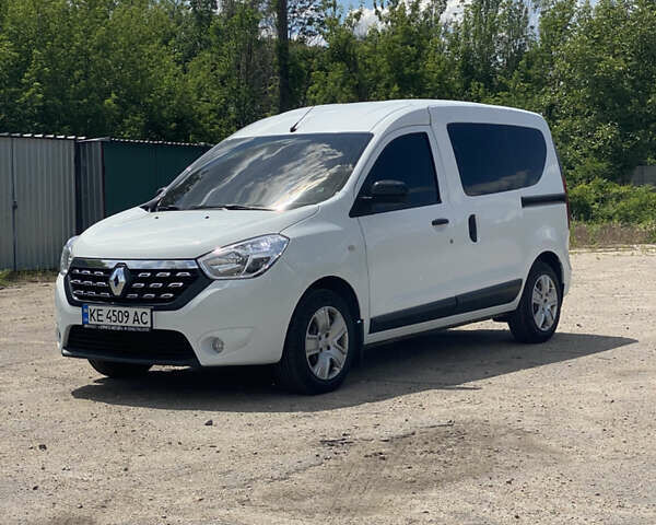 Белый Рено Dokker, объемом двигателя 1.5 л и пробегом 162 тыс. км за 11000 $, фото 5 на Automoto.ua