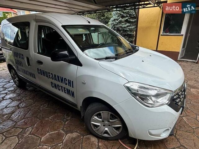 Белый Рено Dokker, объемом двигателя 1.46 л и пробегом 92 тыс. км за 11000 $, фото 1 на Automoto.ua