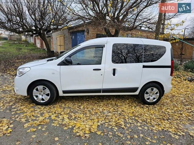 Белый Рено Dokker, объемом двигателя 1.5 л и пробегом 79 тыс. км за 11500 $, фото 1 на Automoto.ua