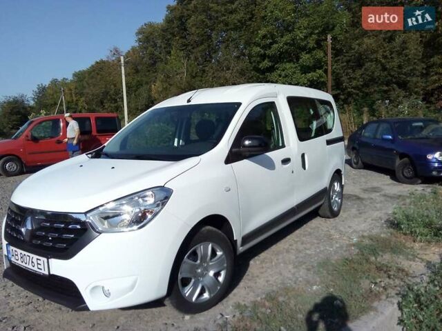Белый Рено Dokker, объемом двигателя 1.6 л и пробегом 169 тыс. км за 9800 $, фото 2 на Automoto.ua