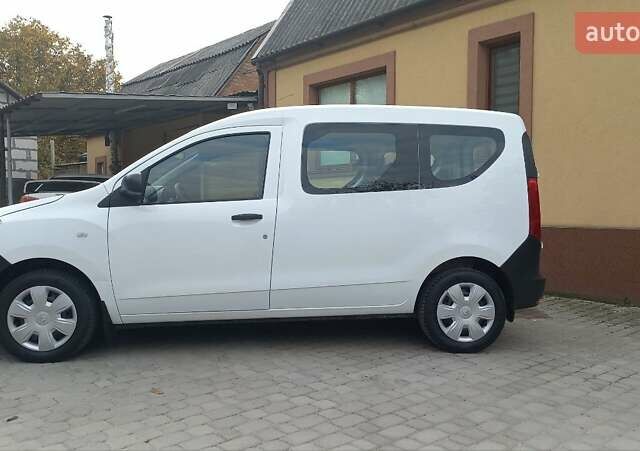 Белый Рено Dokker, объемом двигателя 1.6 л и пробегом 93 тыс. км за 9700 $, фото 5 на Automoto.ua