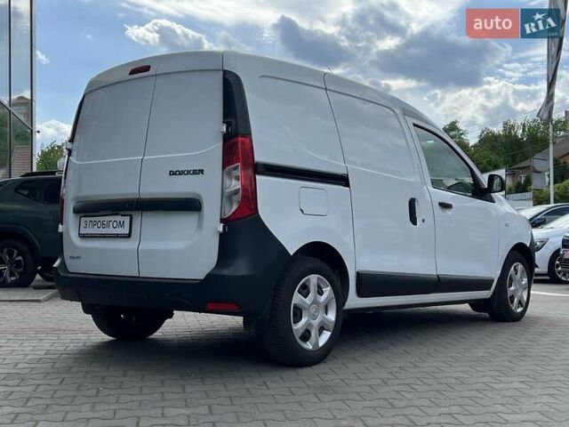Белый Рено Dokker, объемом двигателя 1.5 л и пробегом 149 тыс. км за 13910 $, фото 3 на Automoto.ua