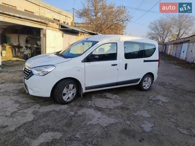 Білий Рено Dokker, об'ємом двигуна 1.6 л та пробігом 80 тис. км за 11000 $, фото 3 на Automoto.ua