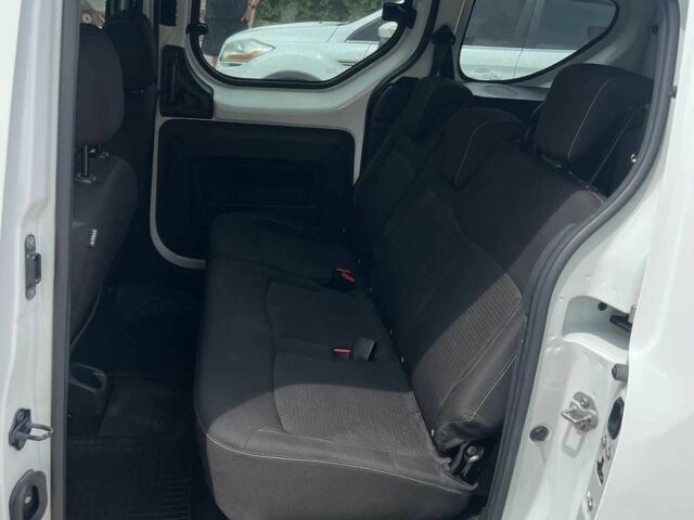 Белый Рено Dokker, объемом двигателя 1.6 л и пробегом 79 тыс. км за 12500 $, фото 2 на Automoto.ua