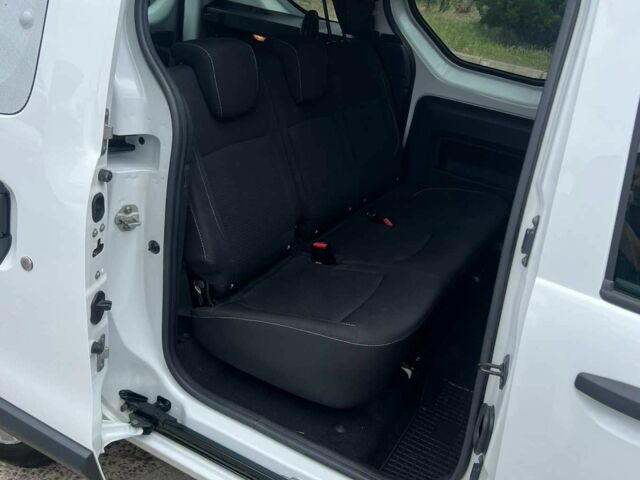 Белый Рено Dokker, объемом двигателя 1.6 л и пробегом 79 тыс. км за 12500 $, фото 12 на Automoto.ua