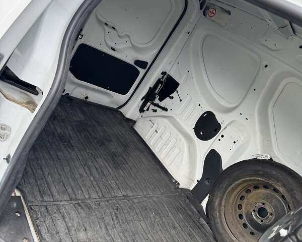 Белый Рено Dokker, объемом двигателя 1.6 л и пробегом 96 тыс. км за 11000 $, фото 7 на Automoto.ua