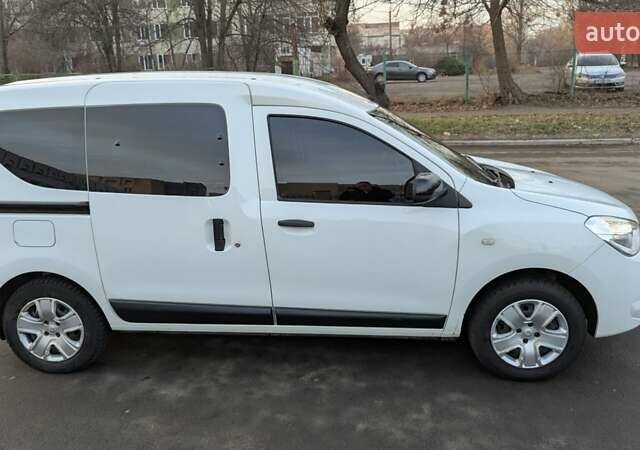 Белый Рено Dokker, объемом двигателя 1.6 л и пробегом 52 тыс. км за 13999 $, фото 3 на Automoto.ua