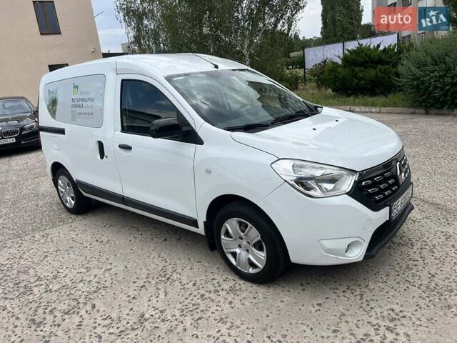 Белый Рено Dokker, объемом двигателя 1.6 л и пробегом 79 тыс. км за 14000 $, фото 10 на Automoto.ua