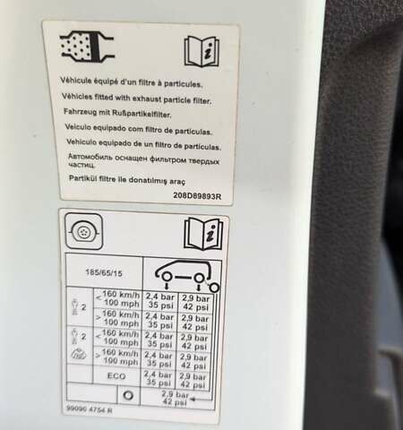 Белый Рено Dokker, объемом двигателя 1.6 л и пробегом 52 тыс. км за 13999 $, фото 31 на Automoto.ua