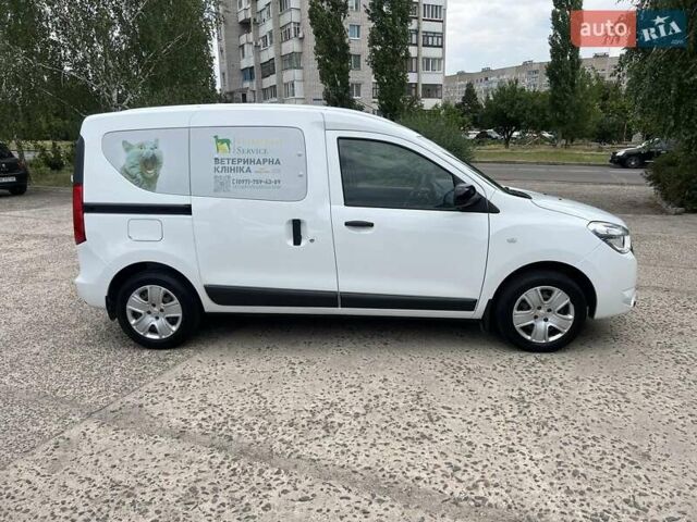 Белый Рено Dokker, объемом двигателя 1.6 л и пробегом 79 тыс. км за 14000 $, фото 9 на Automoto.ua