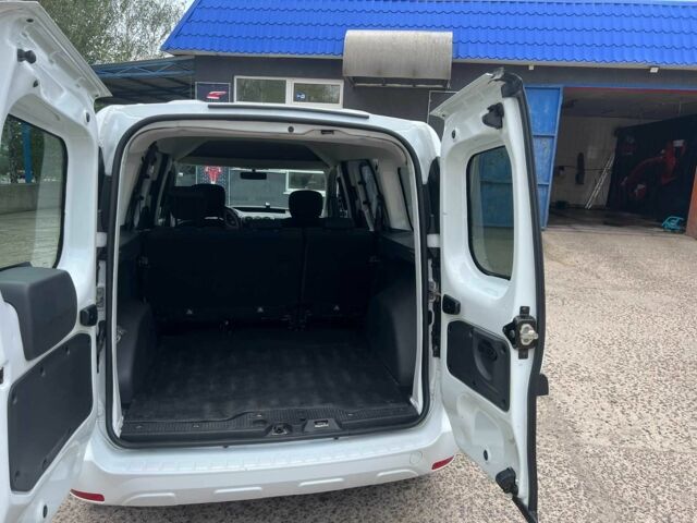 Белый Рено Dokker, объемом двигателя 1.6 л и пробегом 79 тыс. км за 12500 $, фото 11 на Automoto.ua