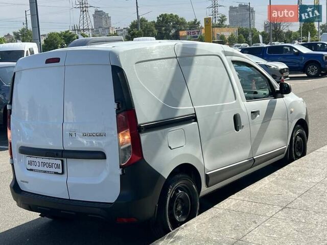 Белый Рено Dokker, объемом двигателя 1.5 л и пробегом 121 тыс. км за 11303 $, фото 6 на Automoto.ua