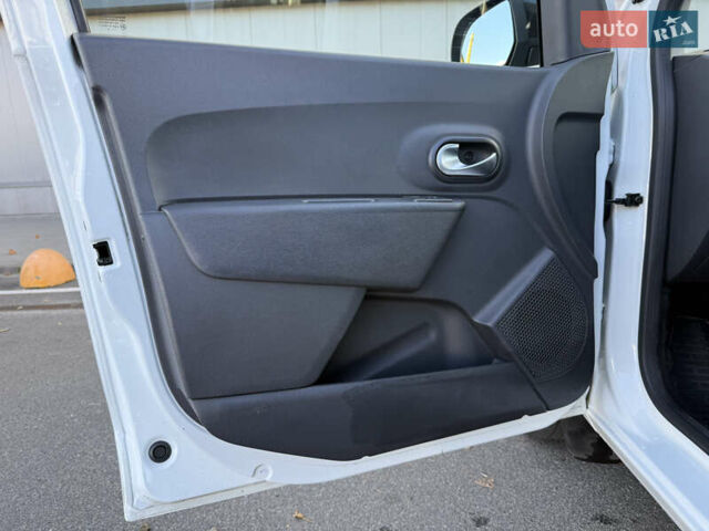 Белый Рено Dokker, объемом двигателя 1.5 л и пробегом 156 тыс. км за 12900 $, фото 12 на Automoto.ua