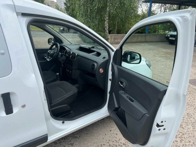 Белый Рено Dokker, объемом двигателя 1.6 л и пробегом 79 тыс. км за 12500 $, фото 14 на Automoto.ua