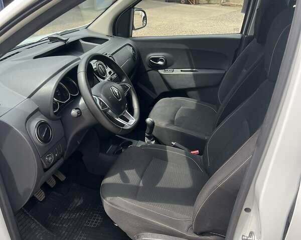 Белый Рено Dokker, объемом двигателя 1.6 л и пробегом 79 тыс. км за 14000 $, фото 16 на Automoto.ua