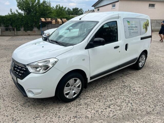 Белый Рено Dokker, объемом двигателя 1.6 л и пробегом 79 тыс. км за 12500 $, фото 5 на Automoto.ua