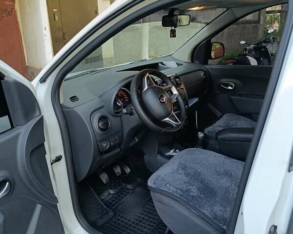 Белый Рено Dokker, объемом двигателя 1.5 л и пробегом 86 тыс. км за 14400 $, фото 4 на Automoto.ua