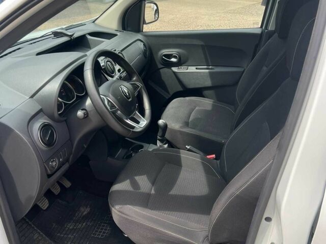 Белый Рено Dokker, объемом двигателя 1.6 л и пробегом 79 тыс. км за 12500 $, фото 1 на Automoto.ua