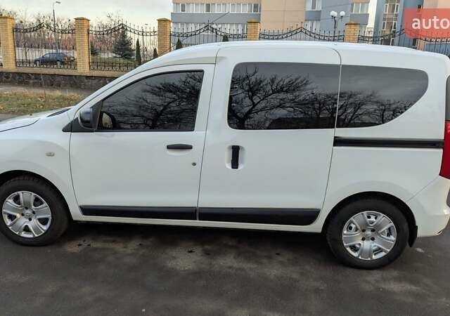 Белый Рено Dokker, объемом двигателя 1.6 л и пробегом 52 тыс. км за 13999 $, фото 6 на Automoto.ua
