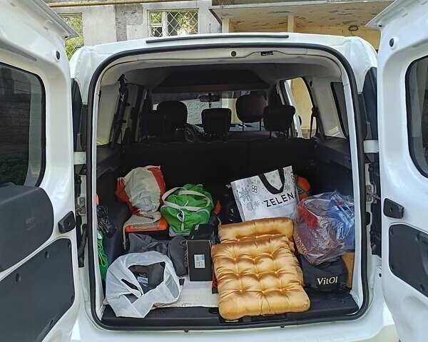 Белый Рено Dokker, объемом двигателя 1.5 л и пробегом 86 тыс. км за 14400 $, фото 6 на Automoto.ua