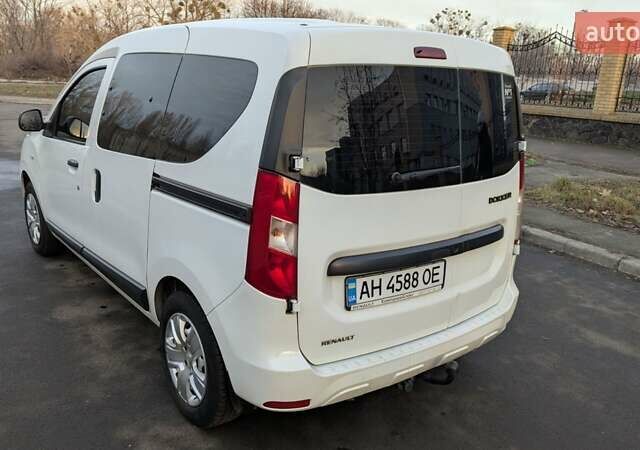 Белый Рено Dokker, объемом двигателя 1.6 л и пробегом 52 тыс. км за 13999 $, фото 5 на Automoto.ua