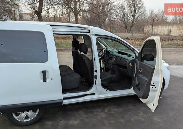 Белый Рено Dokker, объемом двигателя 1.6 л и пробегом 52 тыс. км за 13999 $, фото 26 на Automoto.ua