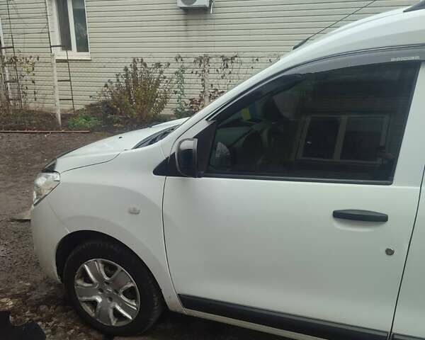 Белый Рено Dokker, объемом двигателя 1.5 л и пробегом 81 тыс. км за 13000 $, фото 4 на Automoto.ua