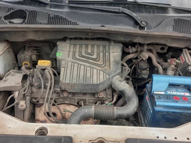 Белый Рено Dokker, объемом двигателя 1.6 л и пробегом 154 тыс. км за 4600 $, фото 3 на Automoto.ua