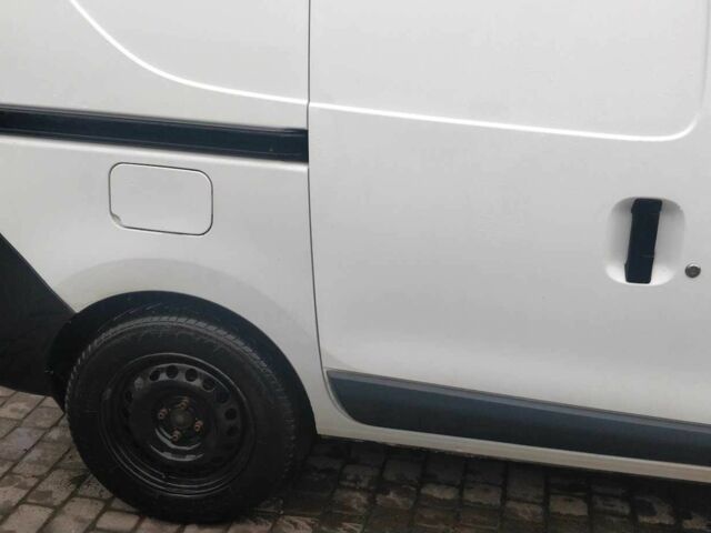 Белый Рено Dokker, объемом двигателя 1.5 л и пробегом 233 тыс. км за 6400 $, фото 4 на Automoto.ua