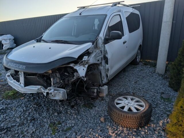 Белый Рено Dokker, объемом двигателя 1.6 л и пробегом 250 тыс. км за 2650 $, фото 3 на Automoto.ua