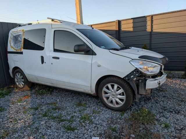 Белый Рено Dokker, объемом двигателя 1.6 л и пробегом 250 тыс. км за 2650 $, фото 1 на Automoto.ua