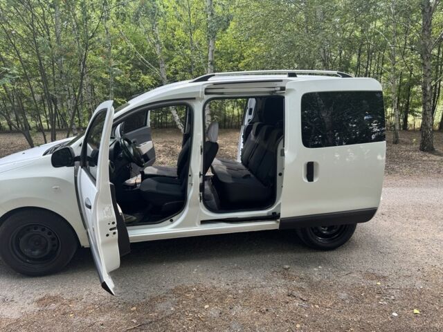 Белый Рено Dokker, объемом двигателя 1.5 л и пробегом 207 тыс. км за 7300 $, фото 3 на Automoto.ua