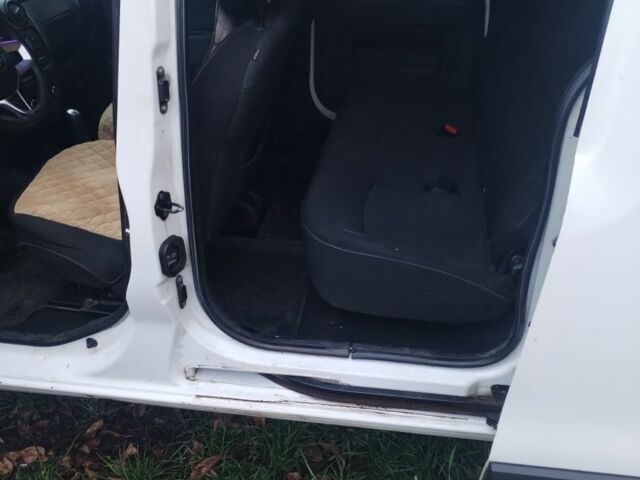 Белый Рено Dokker, объемом двигателя 1.6 л и пробегом 310 тыс. км за 4999 $, фото 3 на Automoto.ua