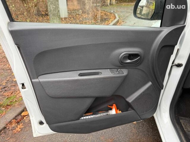 Белый Рено Dokker, объемом двигателя 1.5 л и пробегом 87 тыс. км за 12990 $, фото 9 на Automoto.ua
