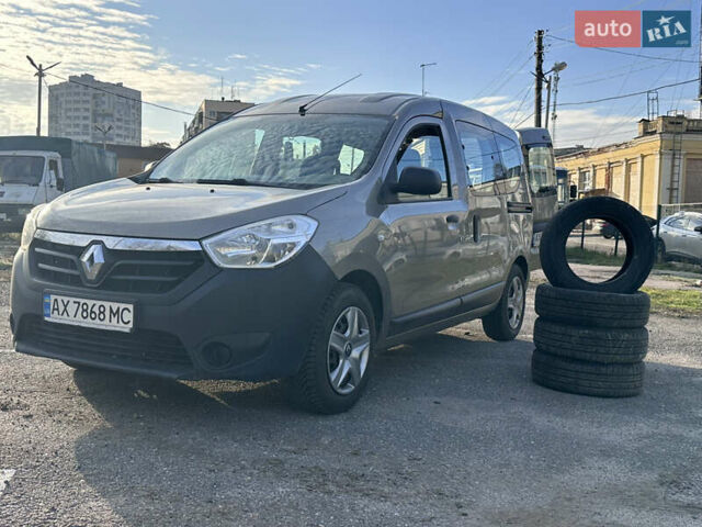 Бежевый Рено Dokker, объемом двигателя 1.46 л и пробегом 130 тыс. км за 8500 $, фото 2 на Automoto.ua