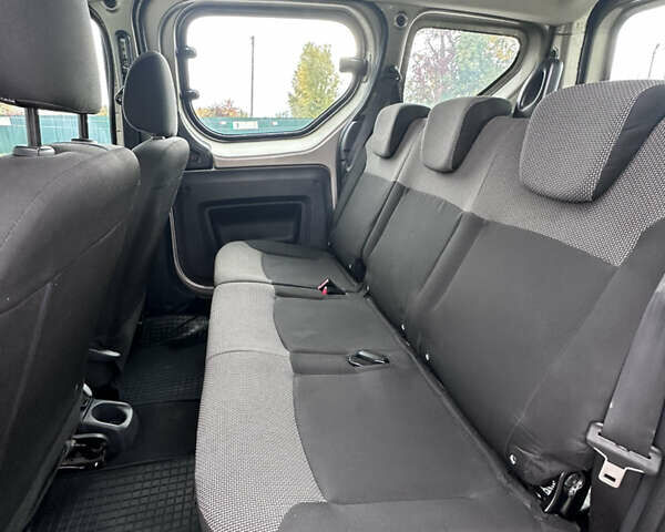 Бежевый Рено Dokker, объемом двигателя 1.46 л и пробегом 130 тыс. км за 8500 $, фото 25 на Automoto.ua