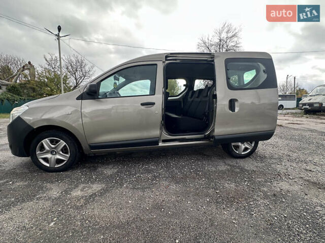 Бежевый Рено Dokker, объемом двигателя 1.46 л и пробегом 130 тыс. км за 8500 $, фото 24 на Automoto.ua