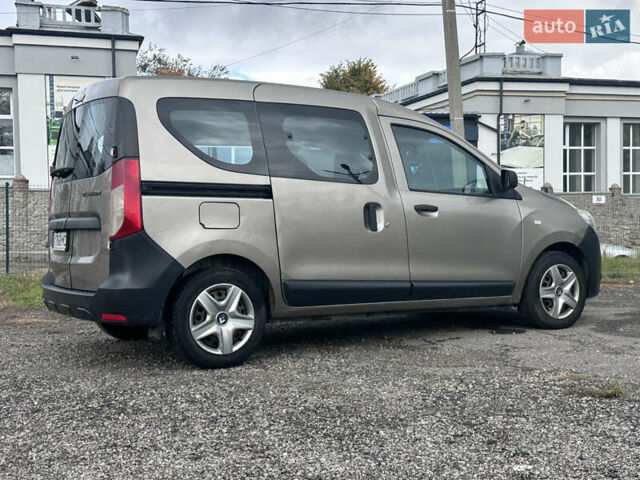 Бежевый Рено Dokker, объемом двигателя 1.46 л и пробегом 130 тыс. км за 8500 $, фото 6 на Automoto.ua