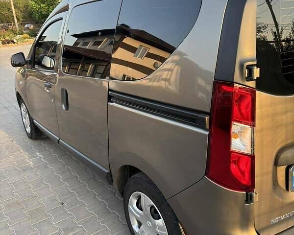 Бежевий Рено Dokker, об'ємом двигуна 1.5 л та пробігом 117 тис. км за 8800 $, фото 11 на Automoto.ua